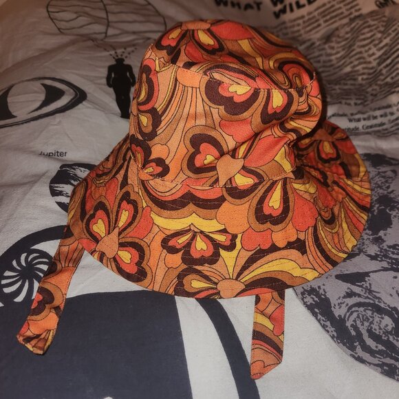 Funky sun hat - Picture 2 of 3